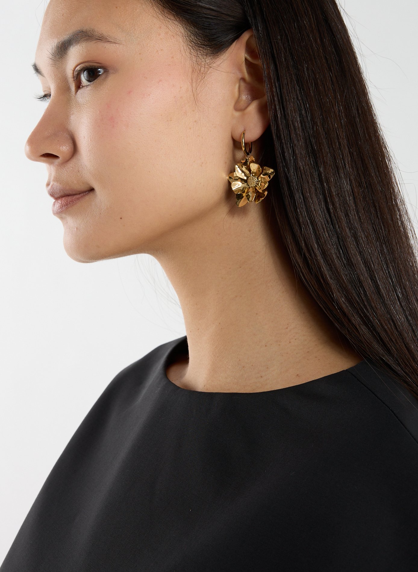 AU PRINTEMPS PARIS Boucles d'oreilles fleurs Doré