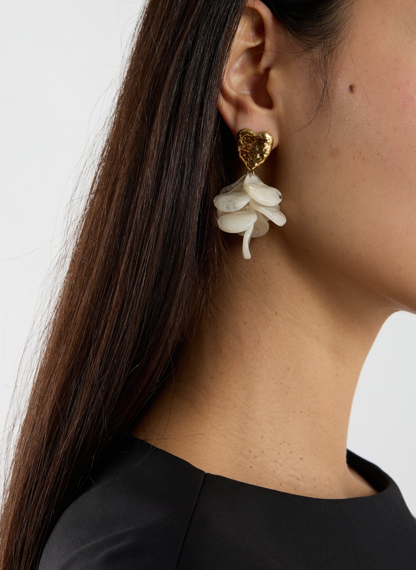 AU PRINTEMPS PARIS Boucles d'oreille forme fleur Beige