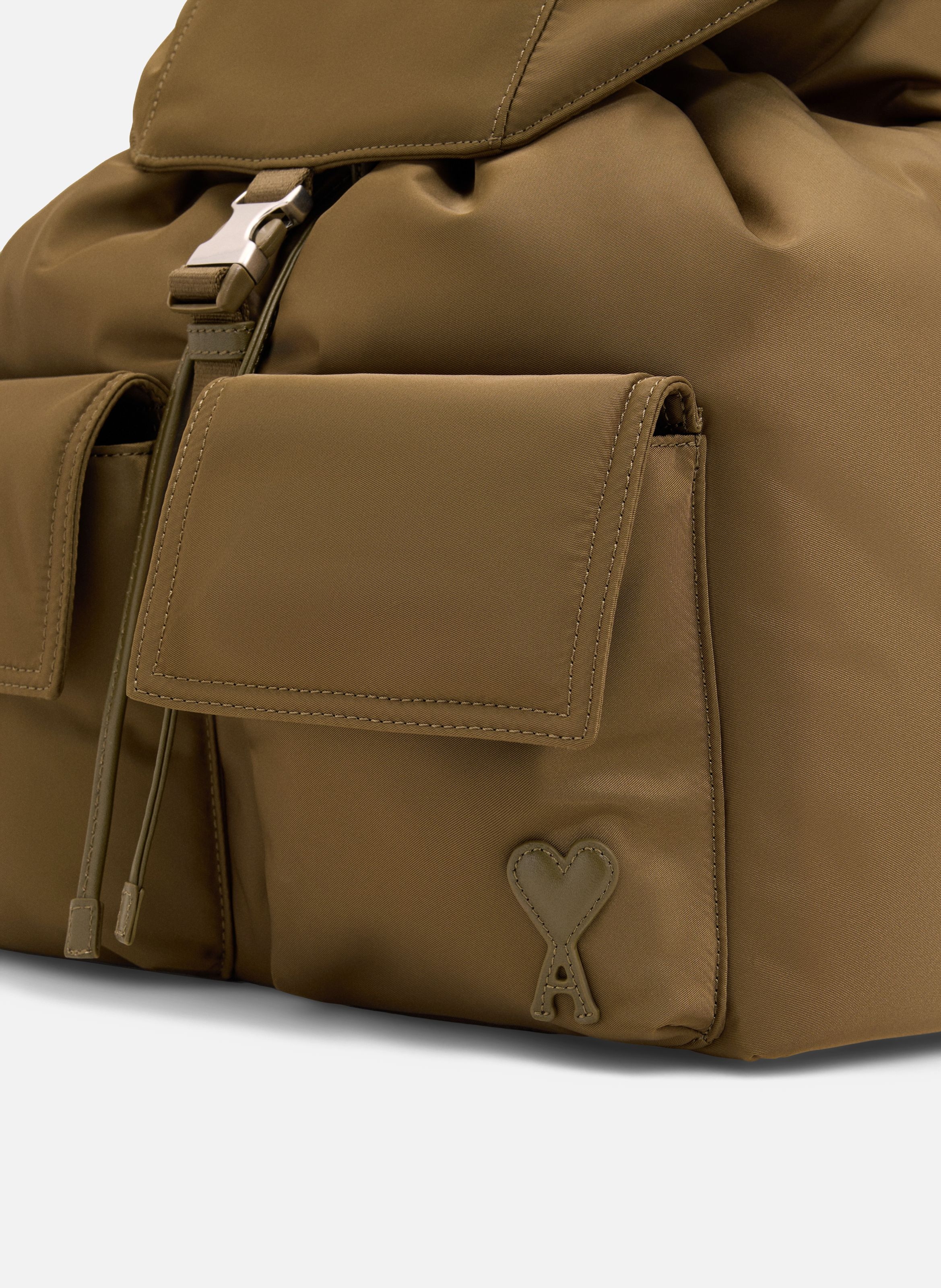 Sac à dos à rabat marcel unisexe en nylon AMI PARIS Marron