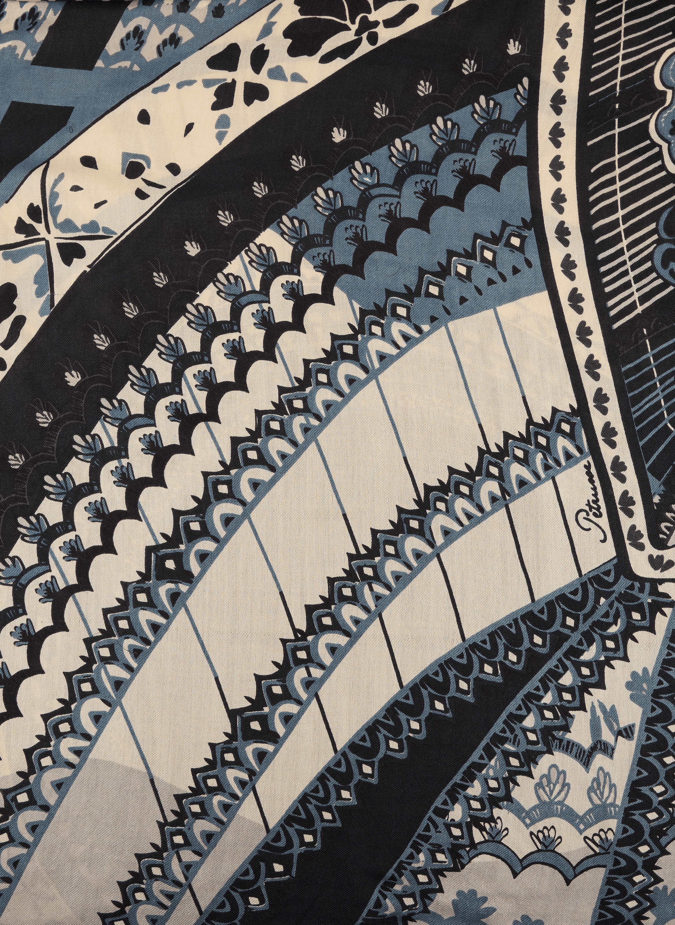 Scarf Under the Parisian Sky in wool and silk PETRUSSE Black