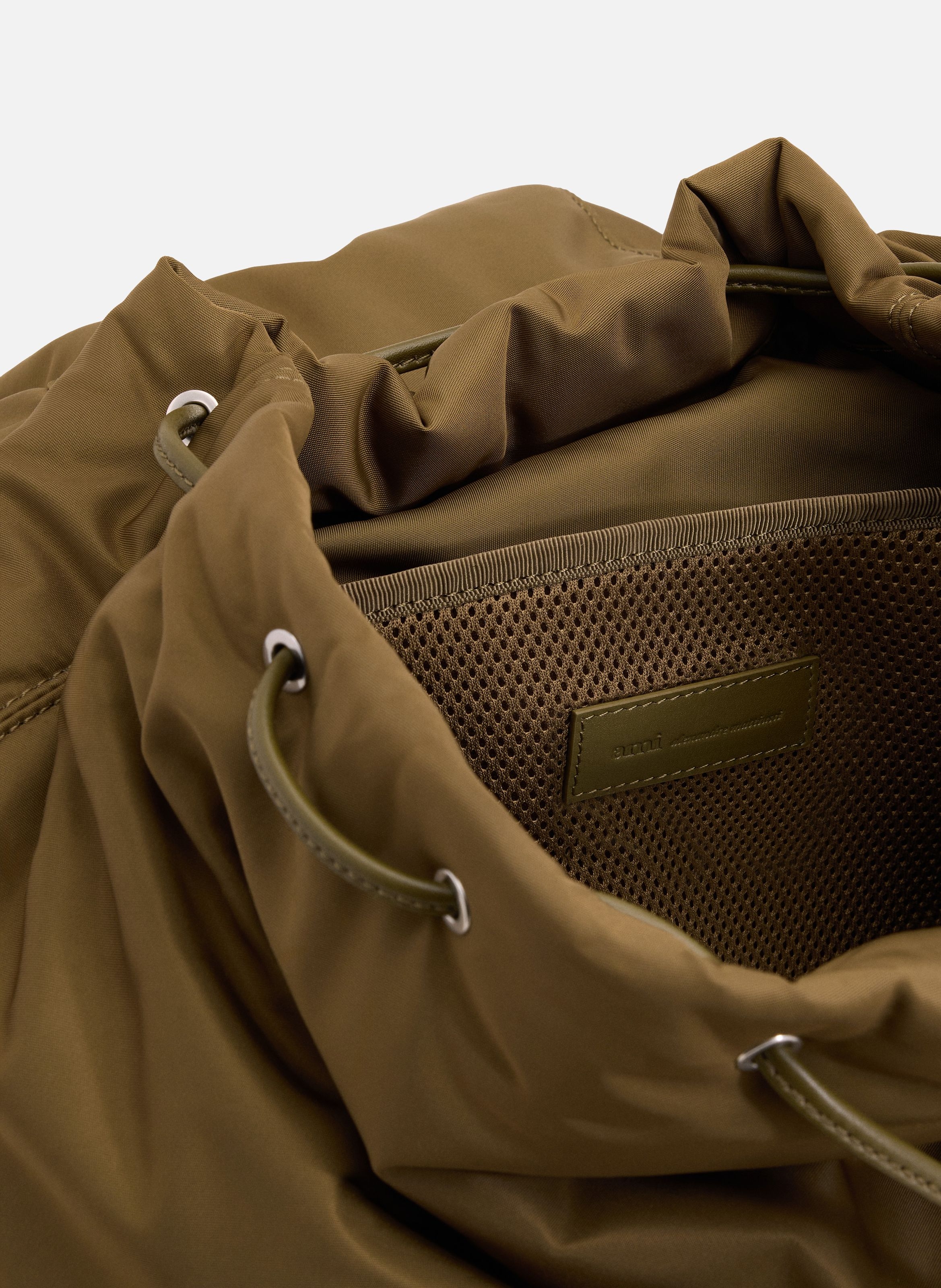 Sac à dos à rabat marcel unisexe en nylon AMI PARIS Marron