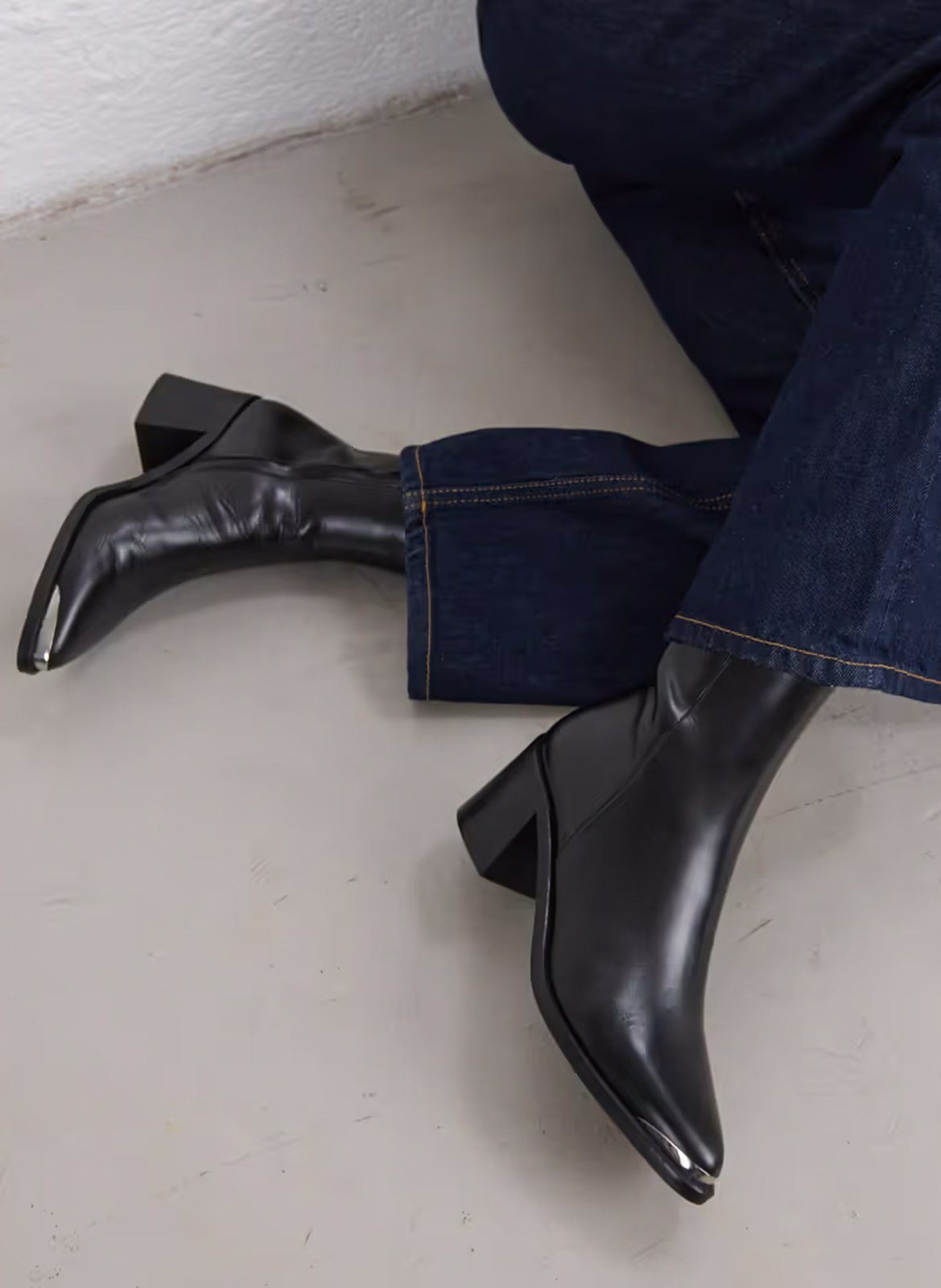 Bottines à bout pointu en cuir vieilli delo JONAK Noir