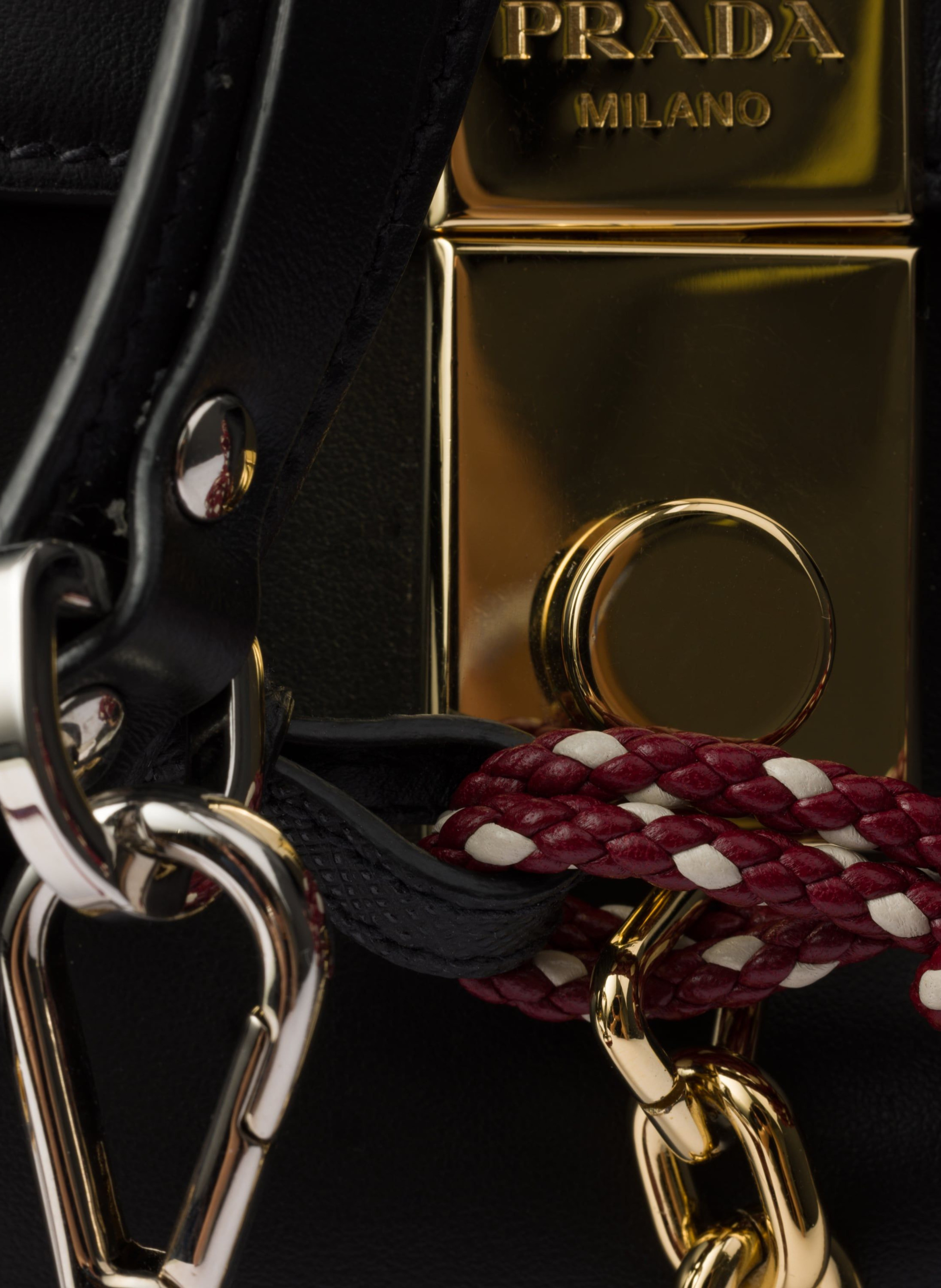 Grand sac porté épaule prada soft sound en cuir av PRADA Noir