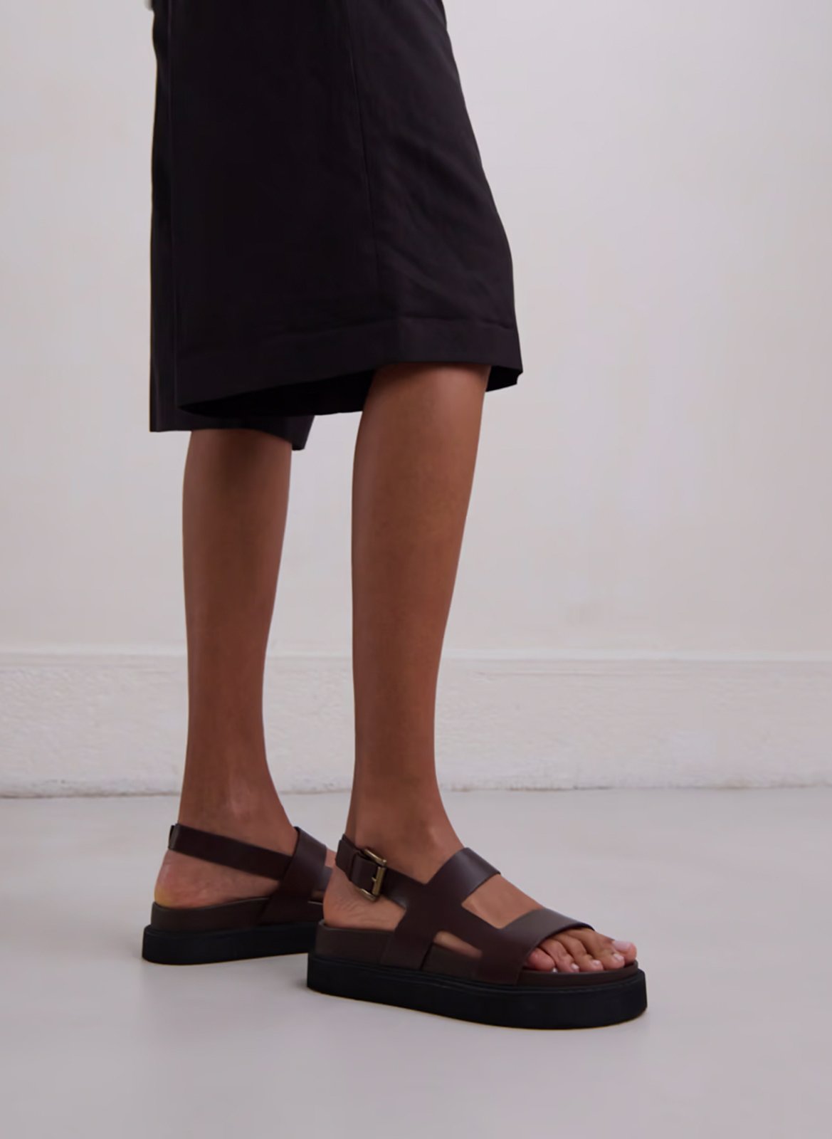 Sandales plates en cuir lagune JONAK Marron