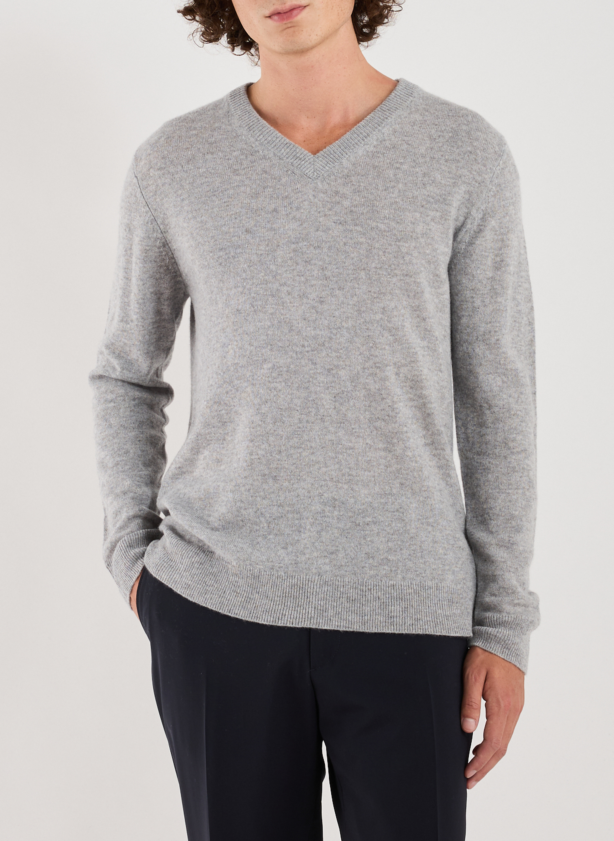 Kaschmir-Pullover mit V-Ausschnitt AU PRINTEMPS PARIS Grau