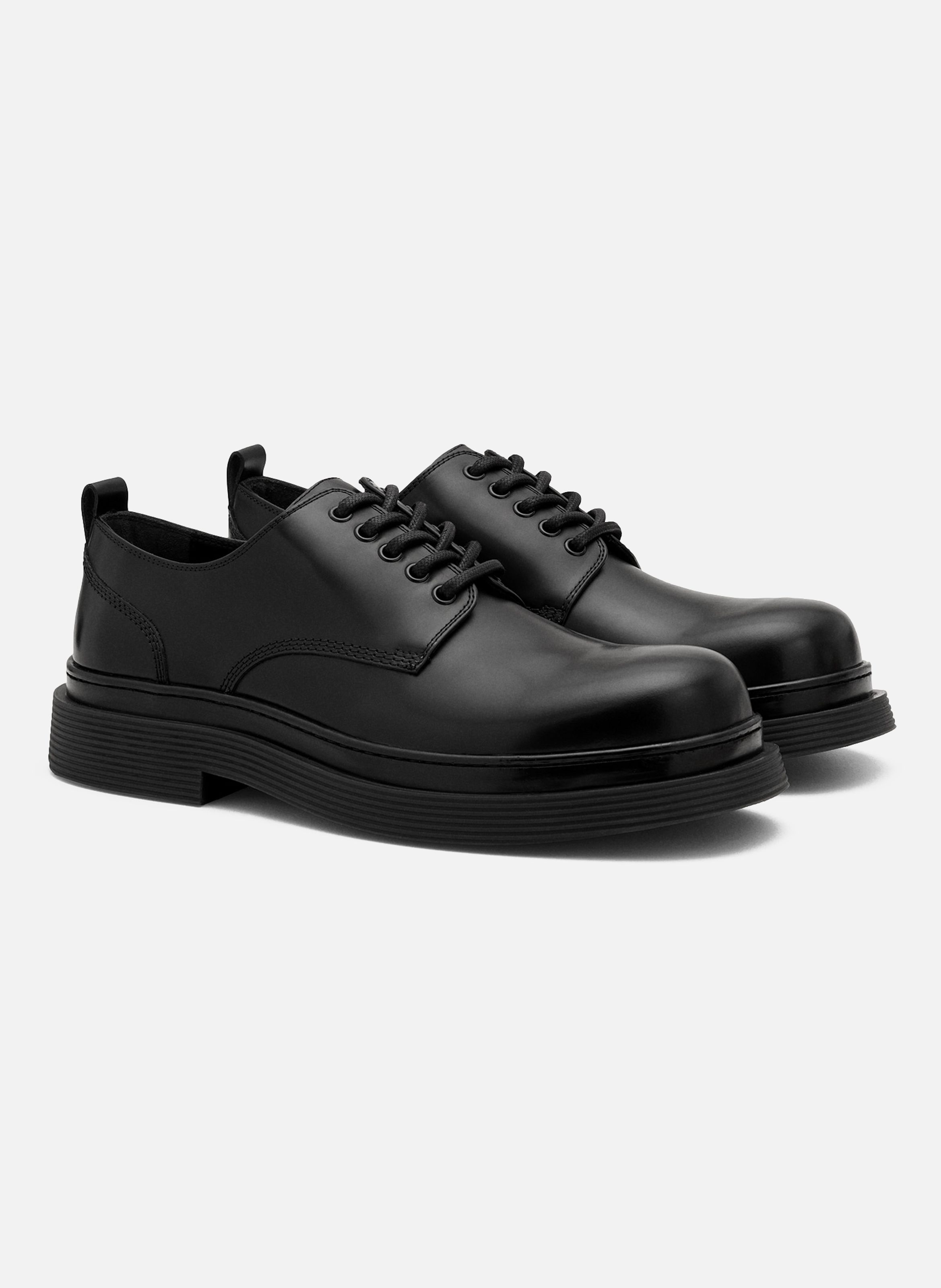 Derbies en cuir de veau AMI PARIS Noir