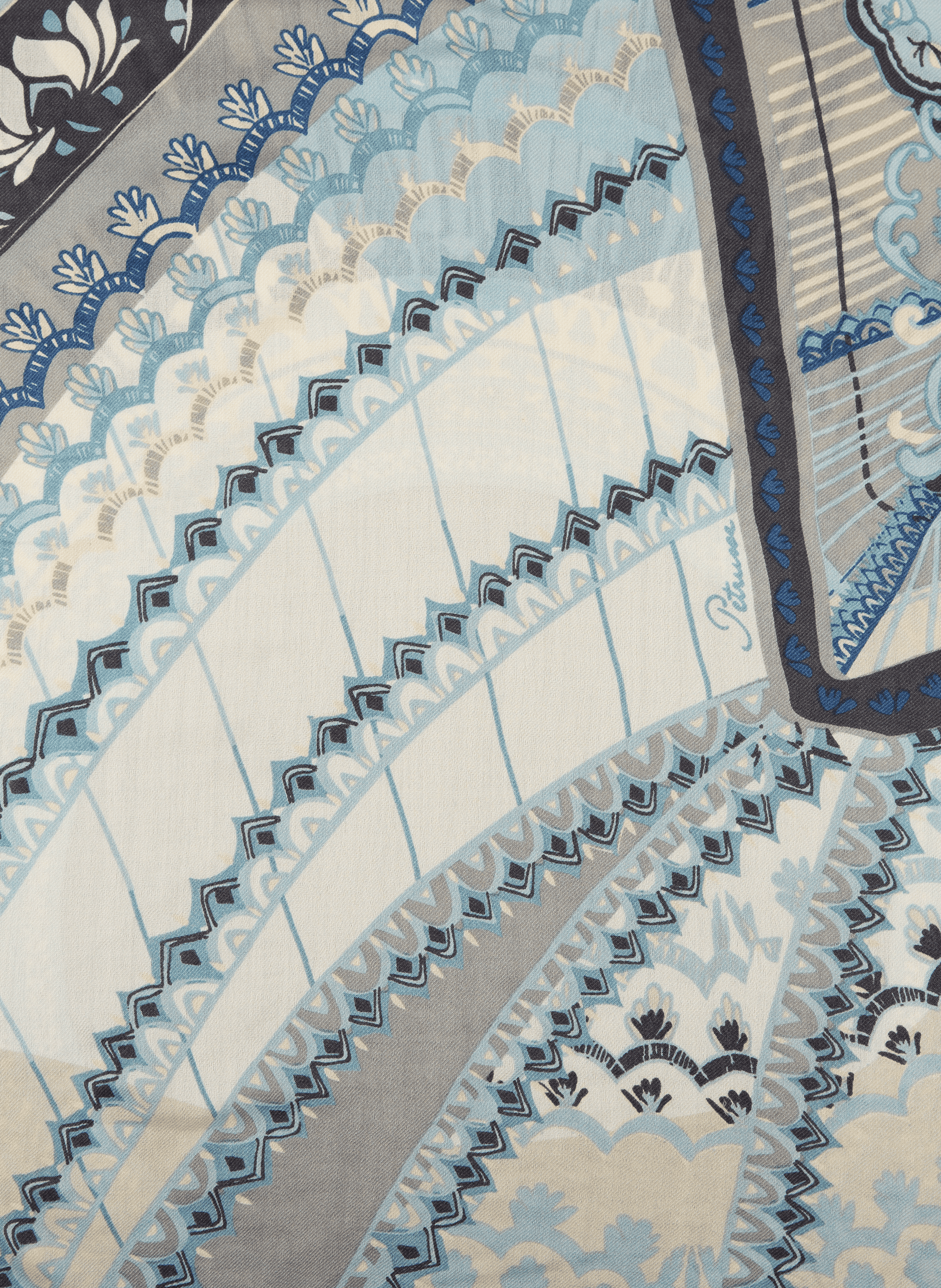 Scarf Under the Parisian Sky in wool and silk PETRUSSE Beige