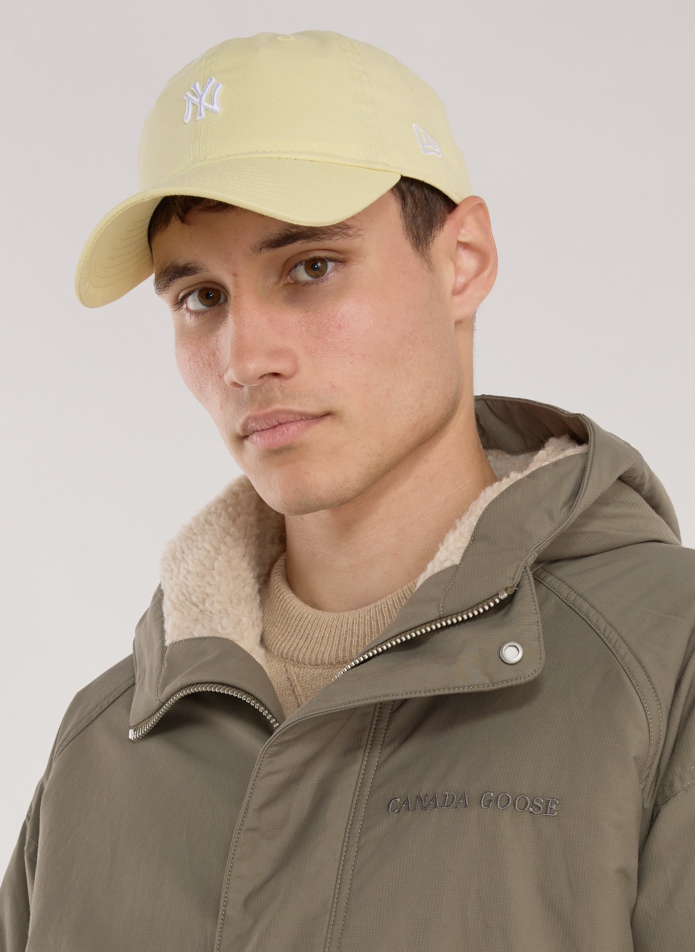 Curved cotton visor cap NEW ERA Yellow