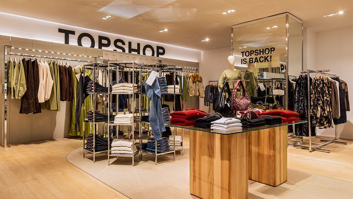 TOPSHOP EN FRANCE : LA MARQUE BRITANNIQUE FAIT SON GRAND RETOUR  Topshop vêtements femme corner printemps haussmann