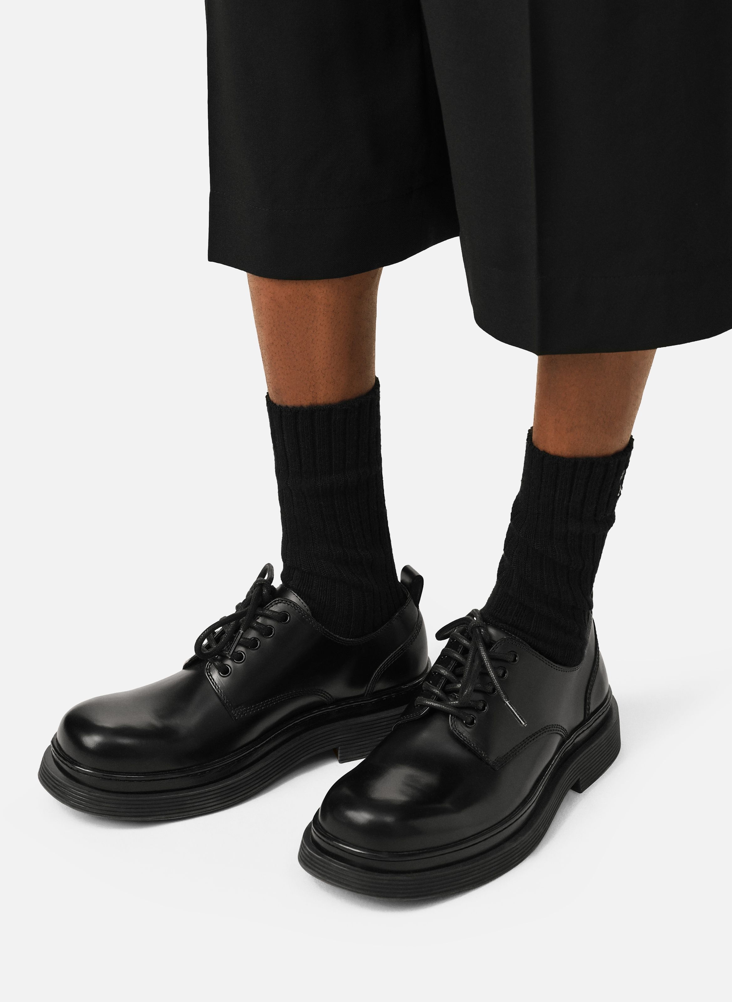 Derbies en cuir de veau AMI PARIS Noir