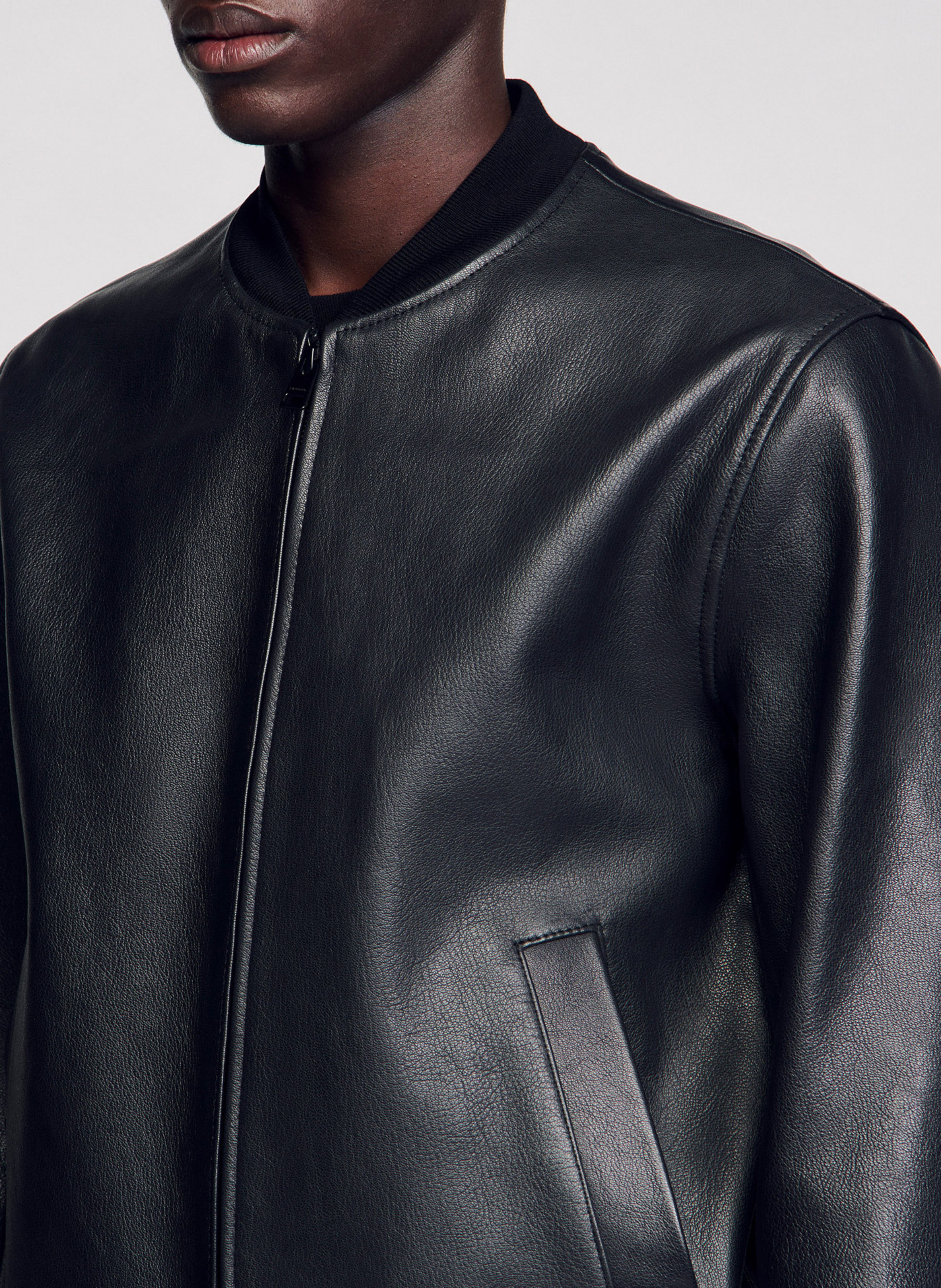 Blouson droit en cuir SANDRO Noir