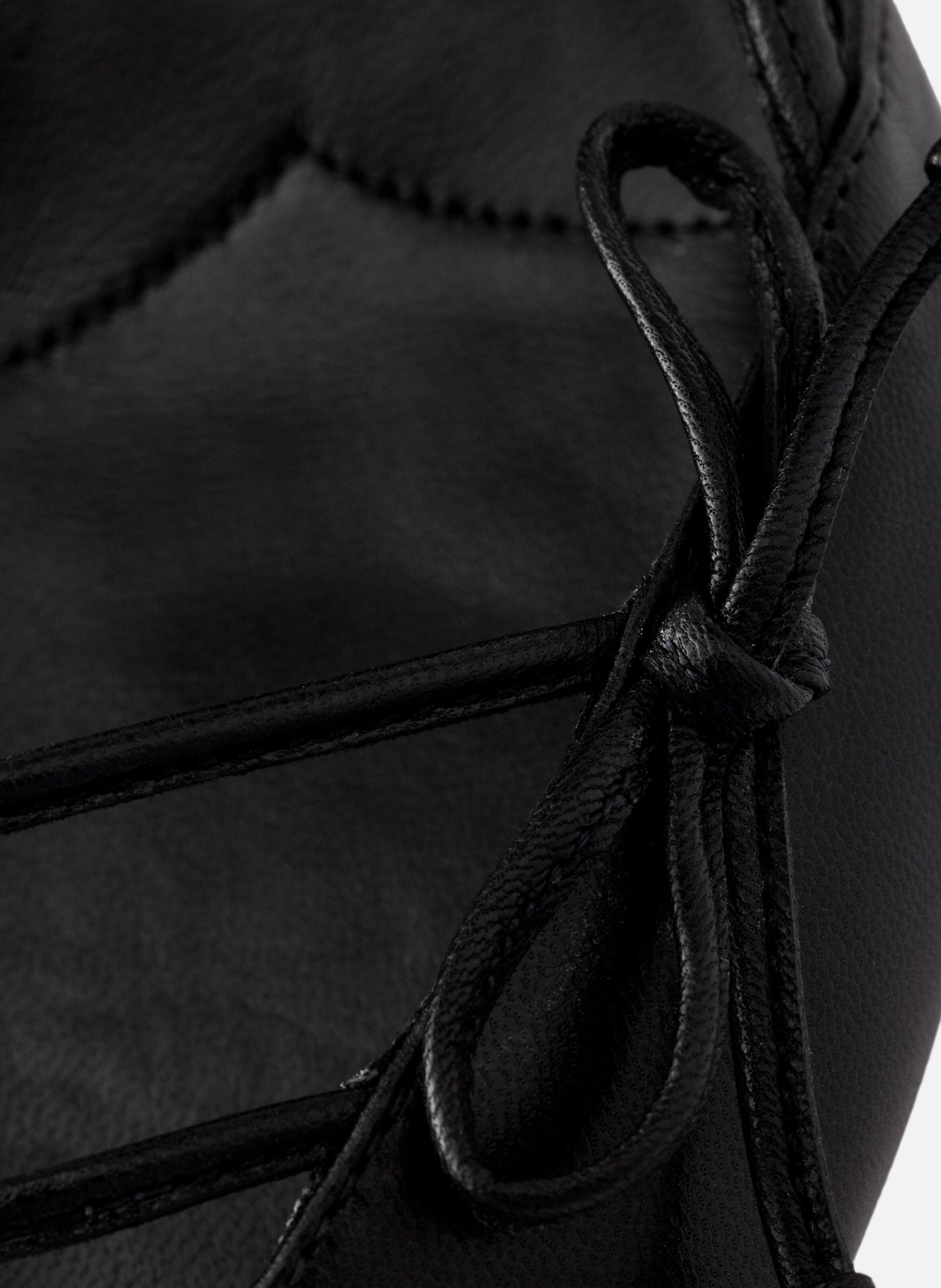 Escarpins en cuir à côtés ouverts PRADA Noir