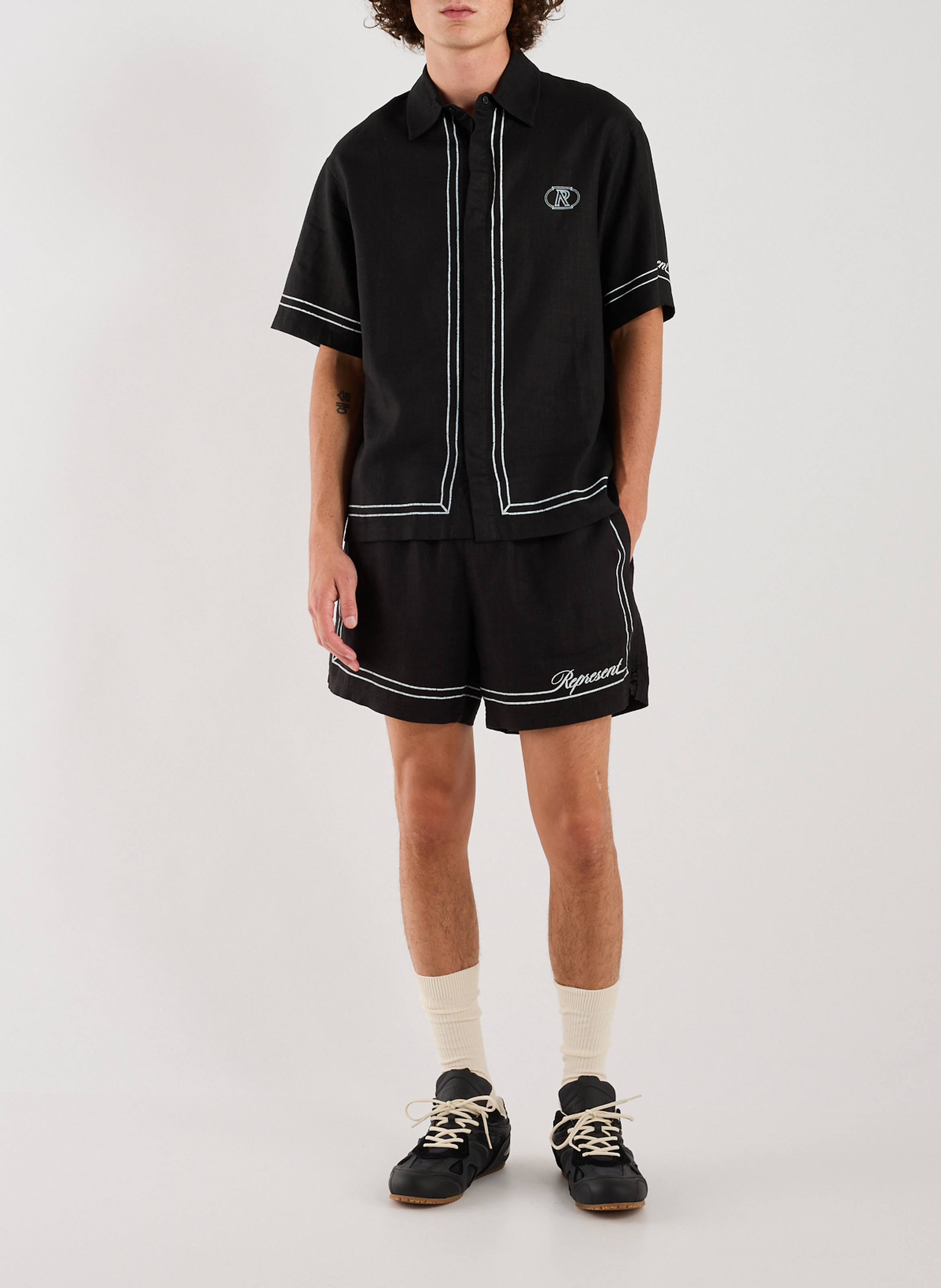 Flache Ledersneaker AXEL ARIGATO Schwarz