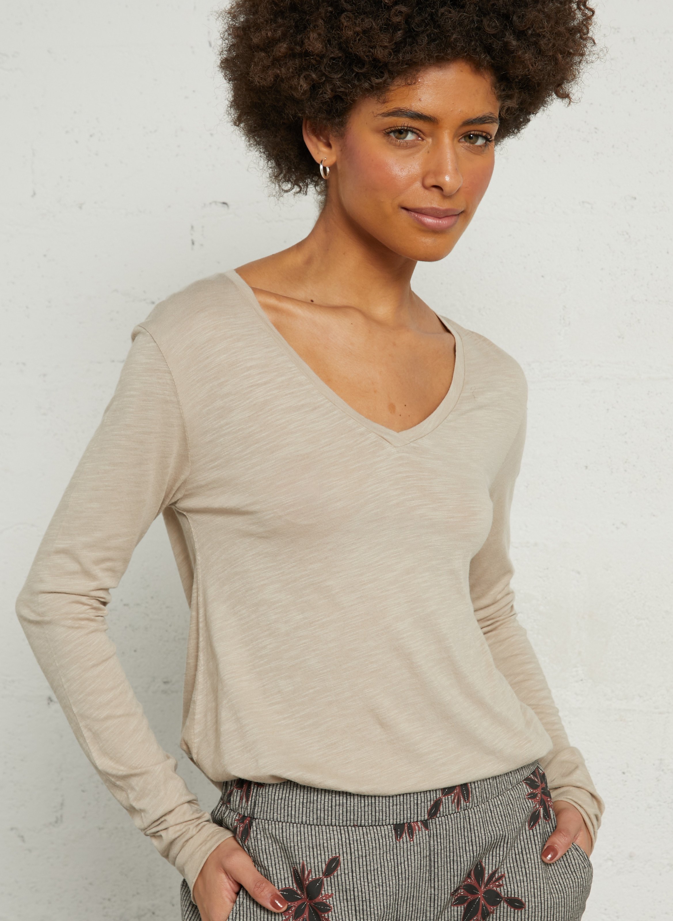 Tee-shirt à col v en coton mélangé jacksonville AMERICAN VINTAGE Beige