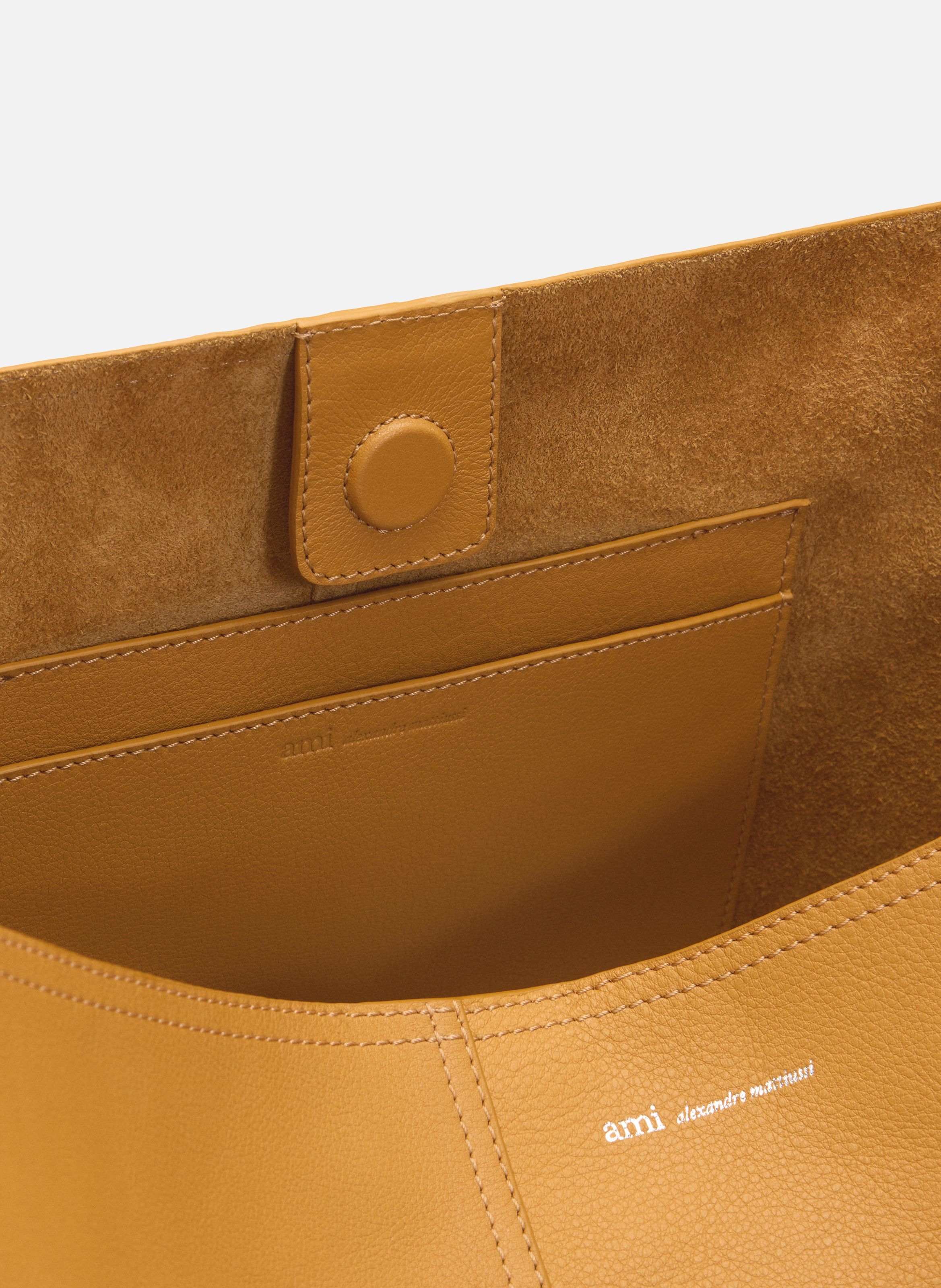 Sac porté croisé etienne unisexe en cuir de taurillon AMI PARIS Jaune