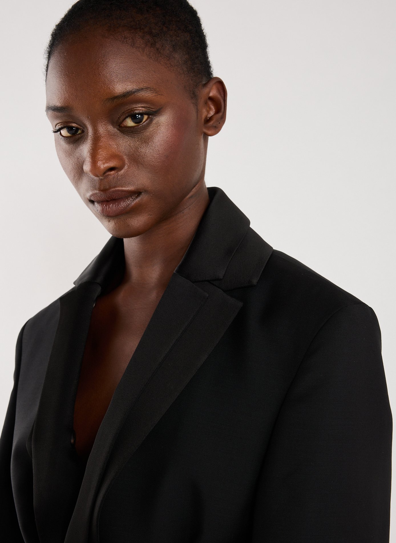 Veste de costume à revers en satin ROHE FRAMES Noir