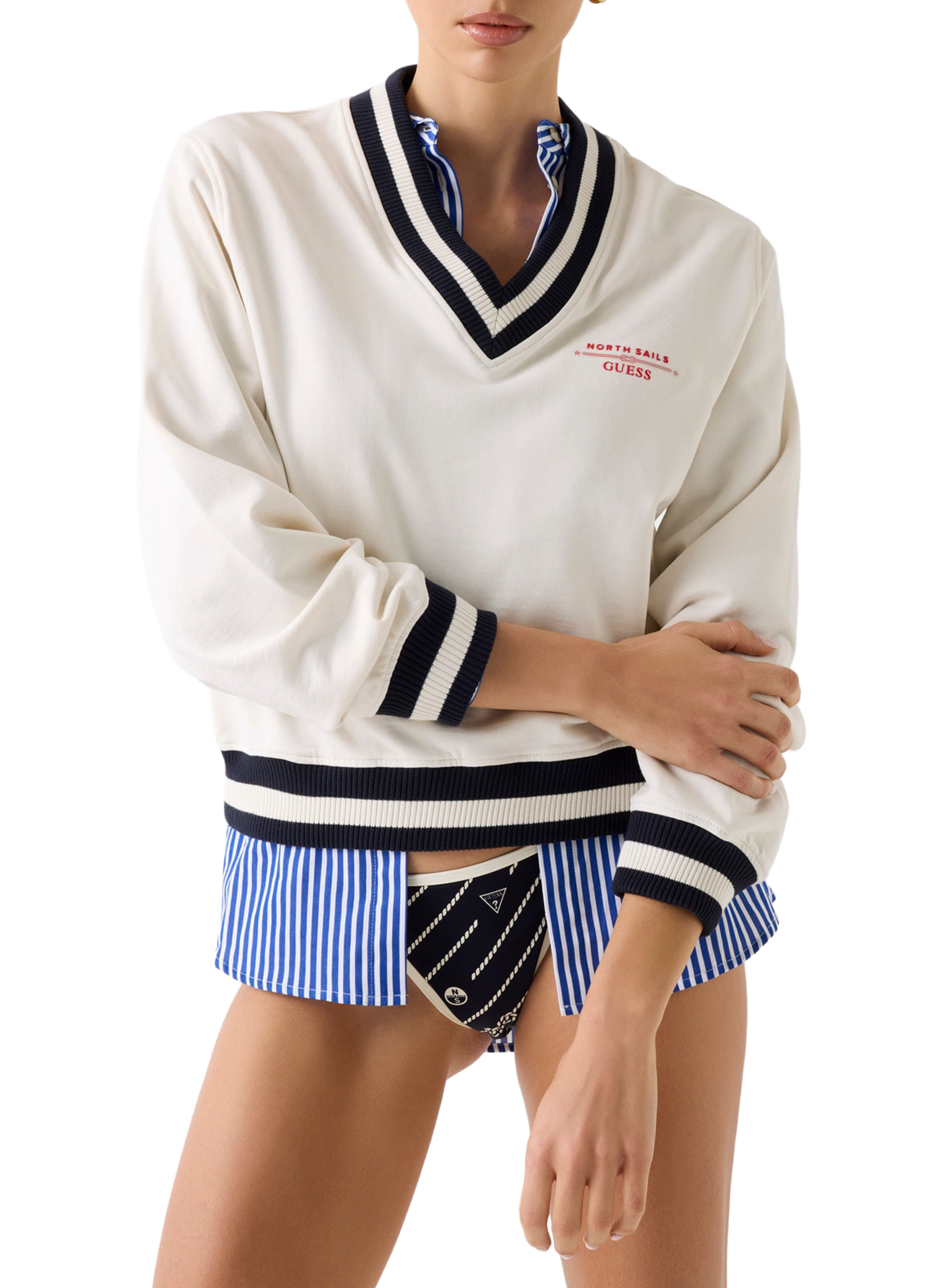 Trui met V-hals en geborduurd logodetail van een katoenmix. GUESS Beige