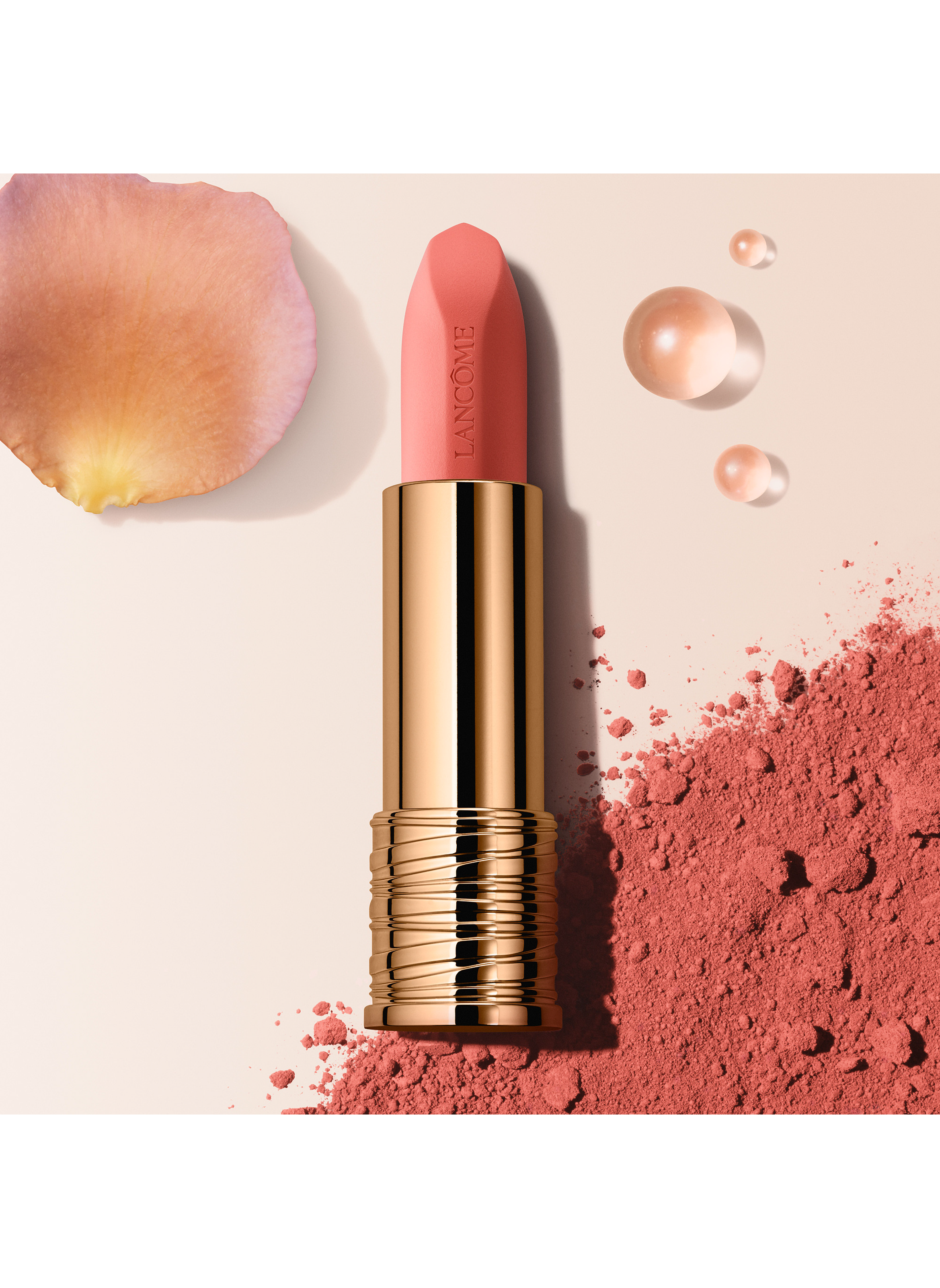 The Absolute Red - Matte blurred effect lipstick sensation of bare lips LANCÔME 101 off-camera