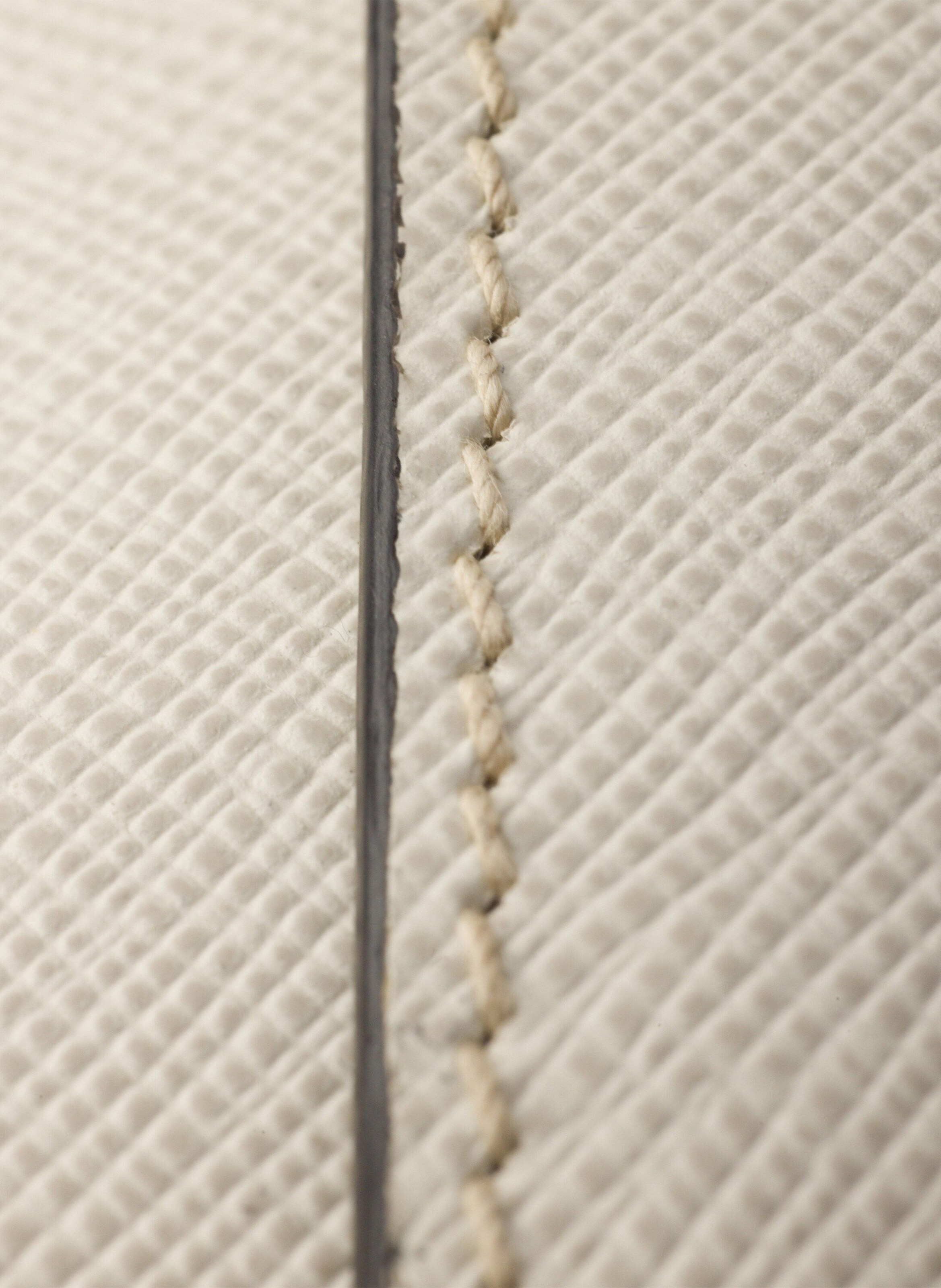 Sac porté épaule en cuir saffiano Beige