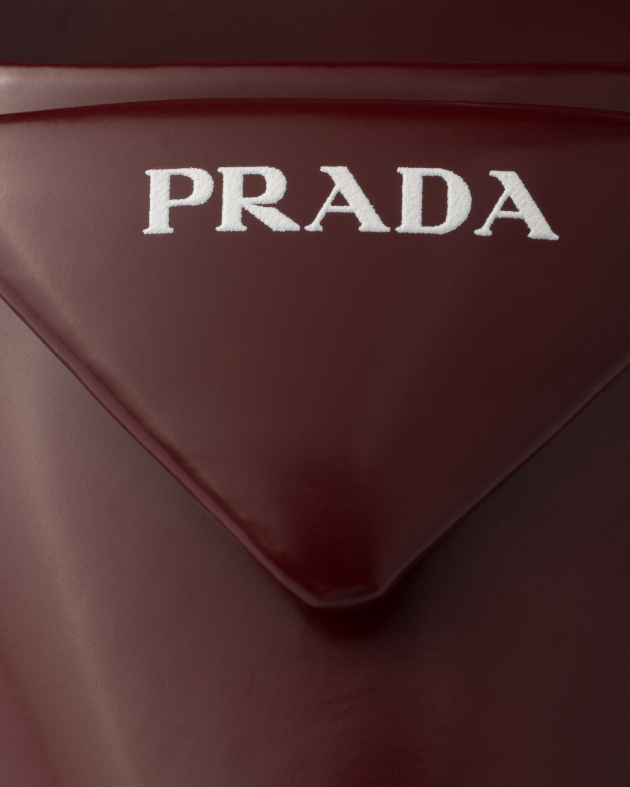 Escarpins à bride arrière en cuir brossé PRADA Rouge