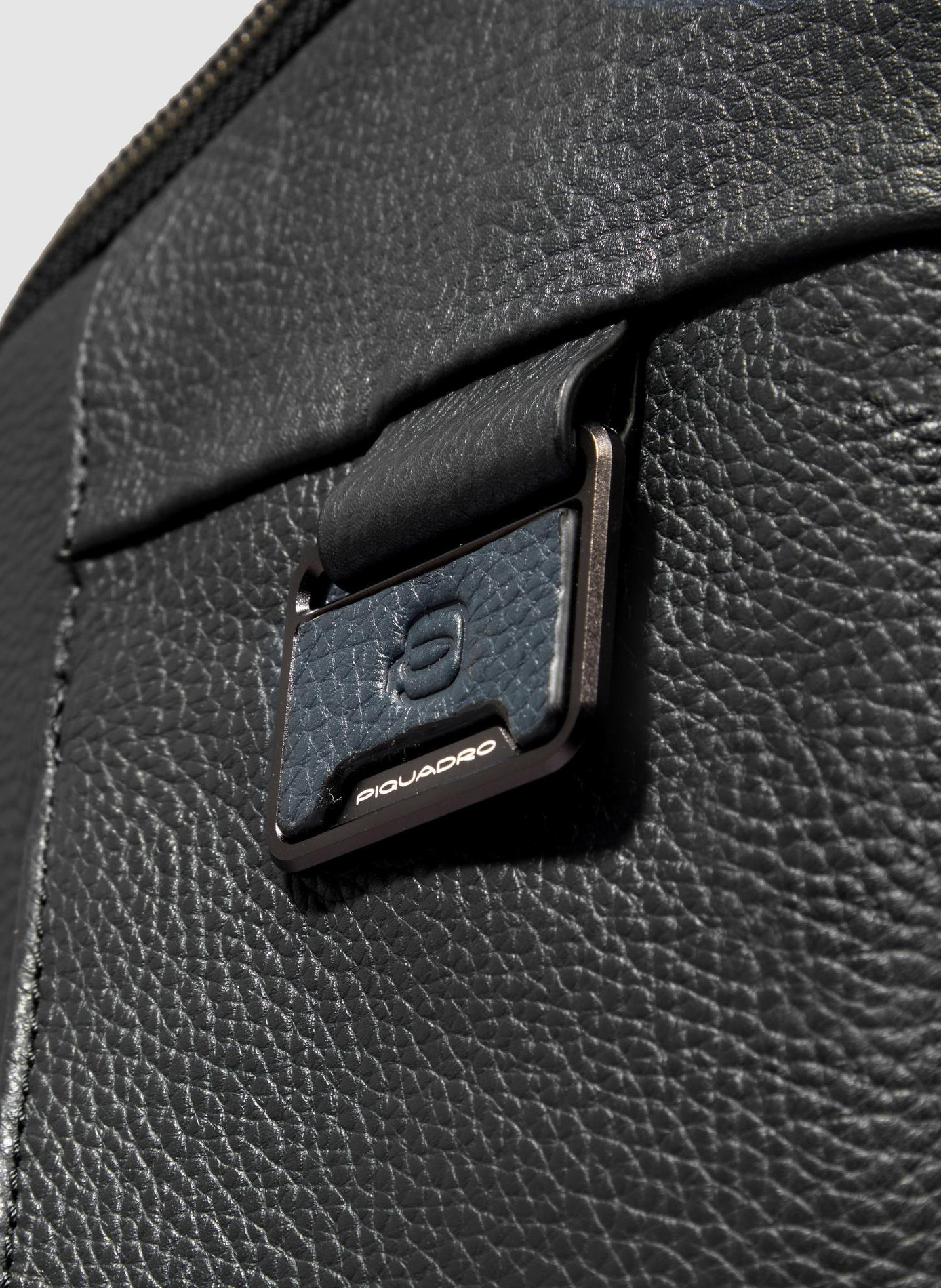 Sac de voyage adaptable a sac à dos PIQUADRO Noir