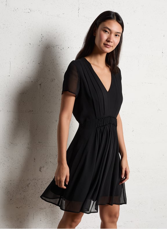 Robe courte col v Noir by IKKS IKKS Robe courte col v Noir