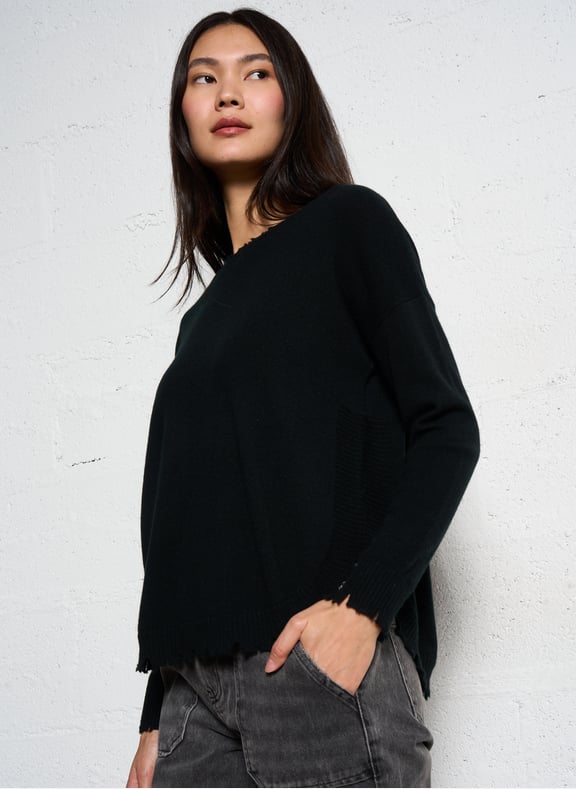 Pull oversize en cachemire maillé mela Noir by KUJTEN KUJTEN Pull oversize en cachemire maillé mela Noir