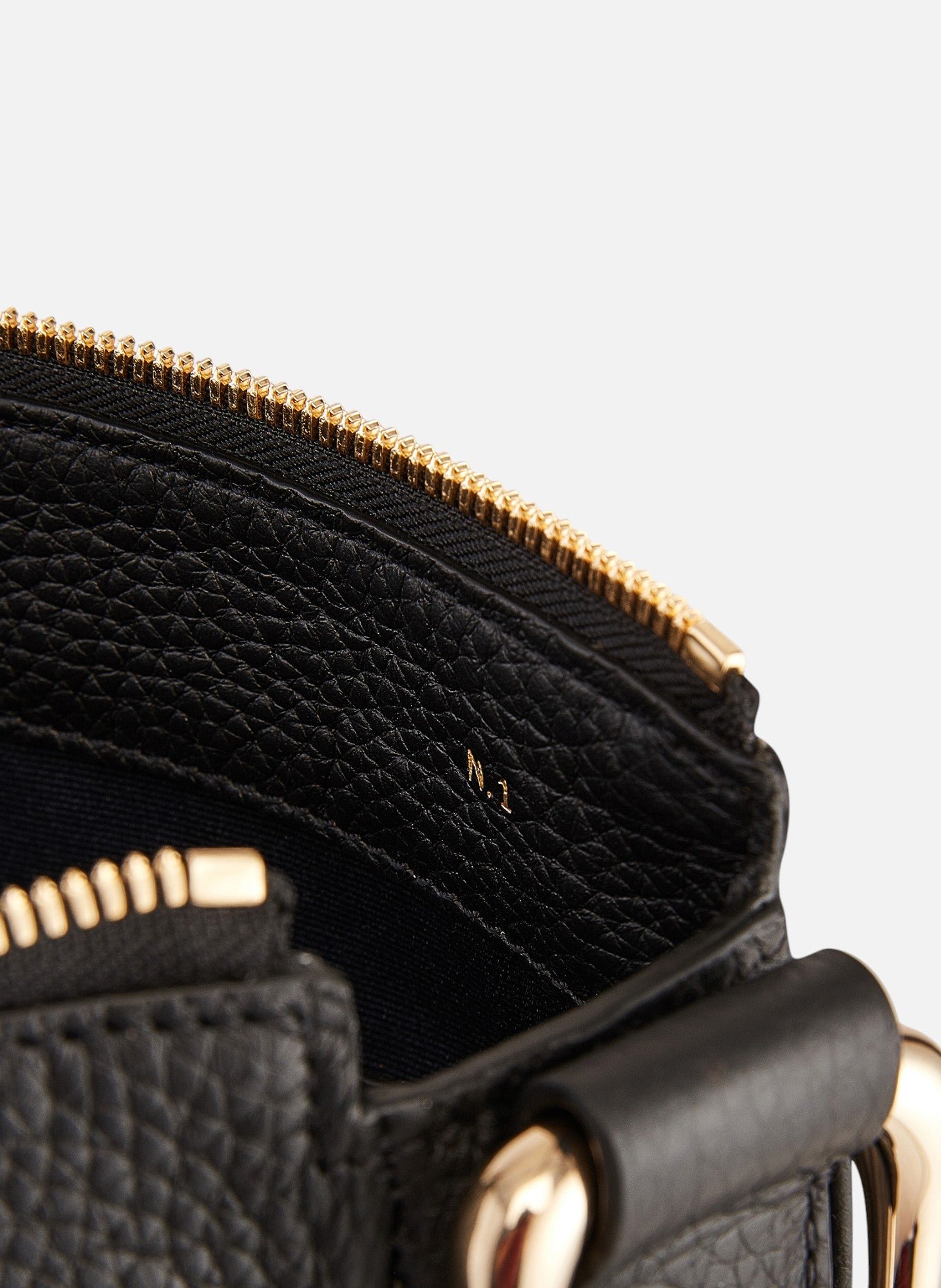 Sac hobo moyen modèle madeleine en cuir de taurillon grainé LE TANNEUR Noir