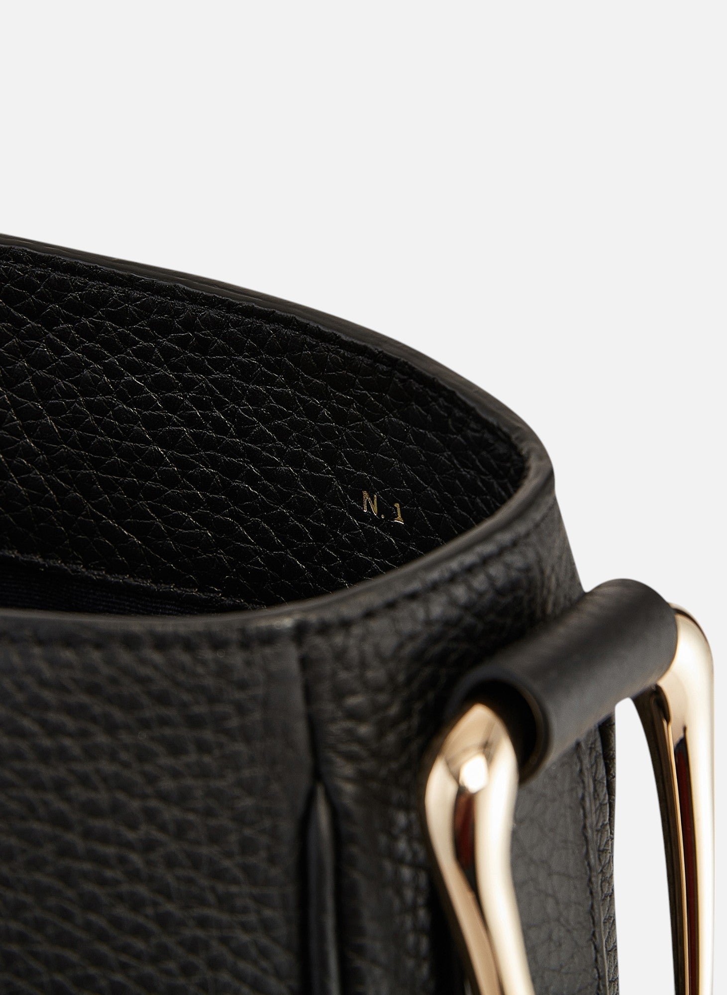 Grand sac hobo madeleine en cuir de taurillon grainé LE TANNEUR Noir