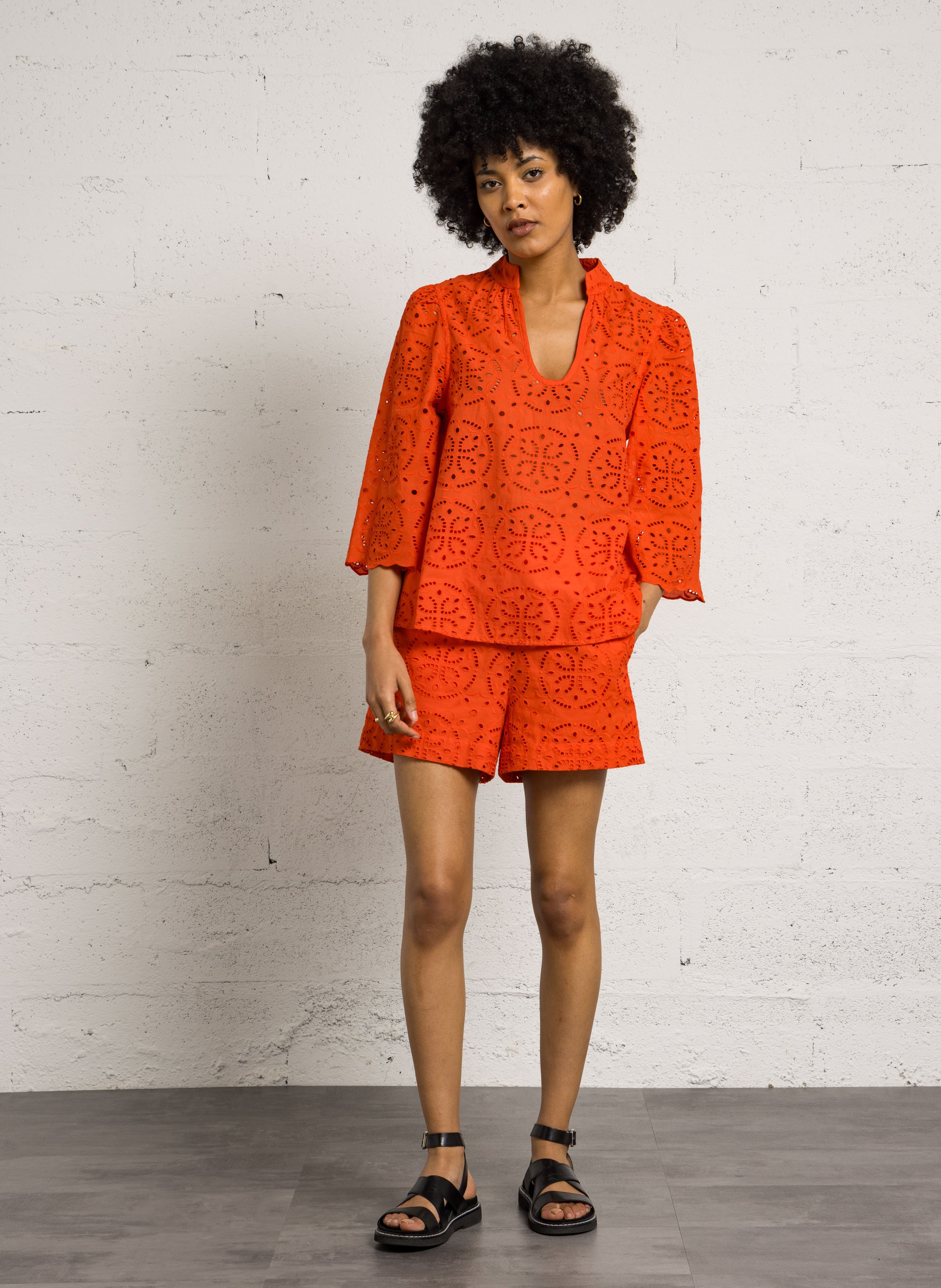 Top manches 3/4 brodé delylia Rouge