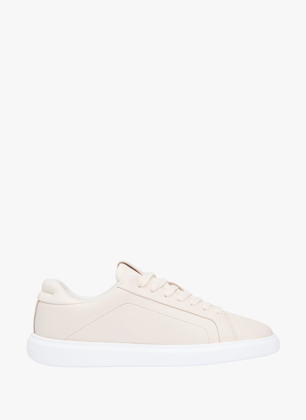 Baskets basse Ă lacet en cuir lisse