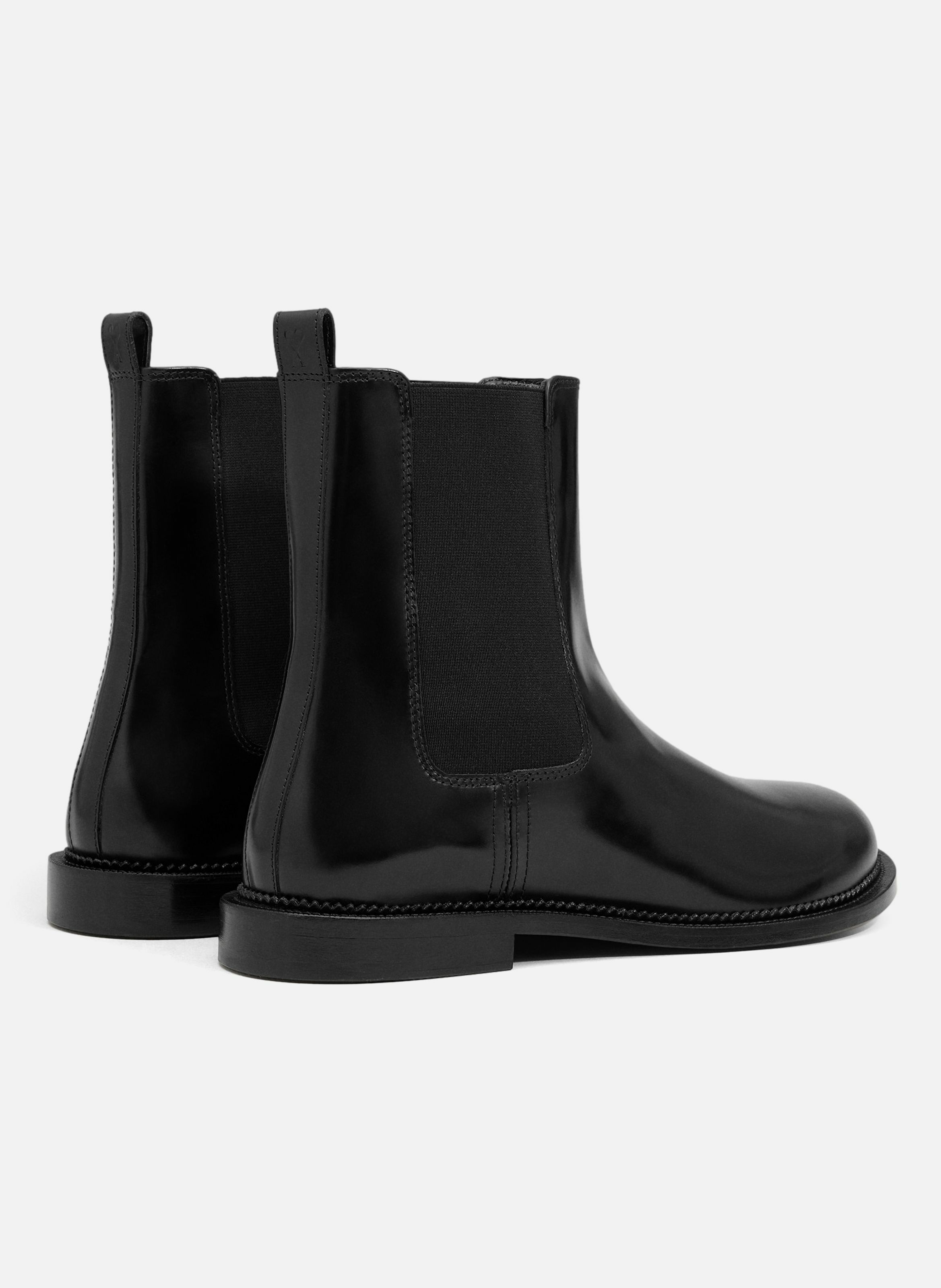 Bottines chelsea a bout anatomique en cuir AMI PARIS Noir