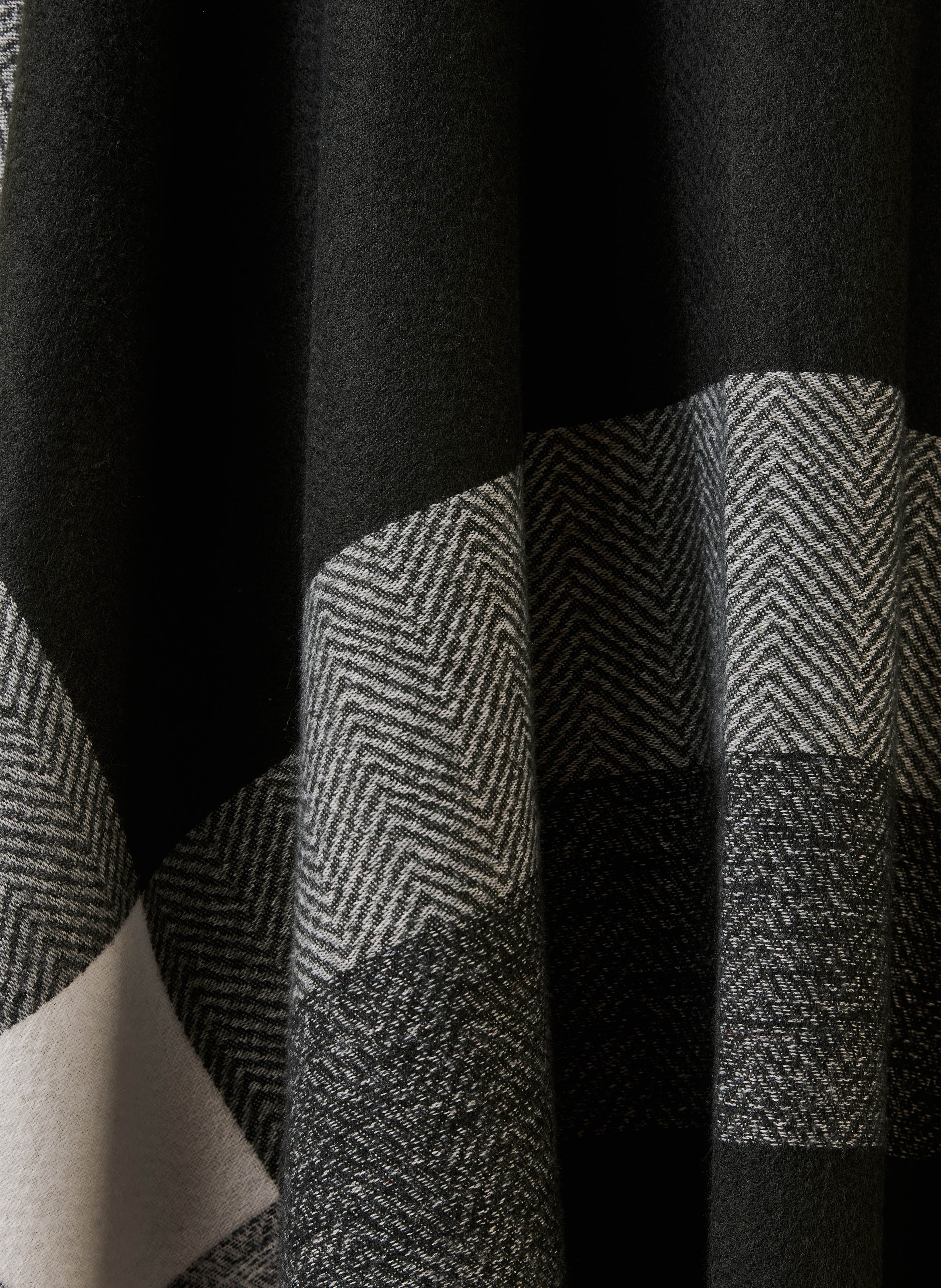 Ruime cape met print LA FEE MARABOUTEE Zwart