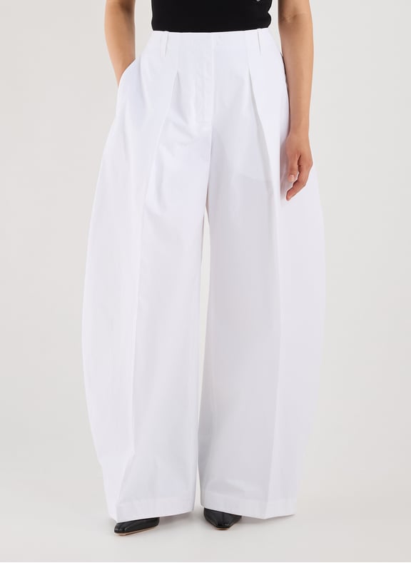 Ovalo trousers in mixed cotton. White by JACQUEMUS JACQUEMUS Ovalo trousers in mixed cotton. White