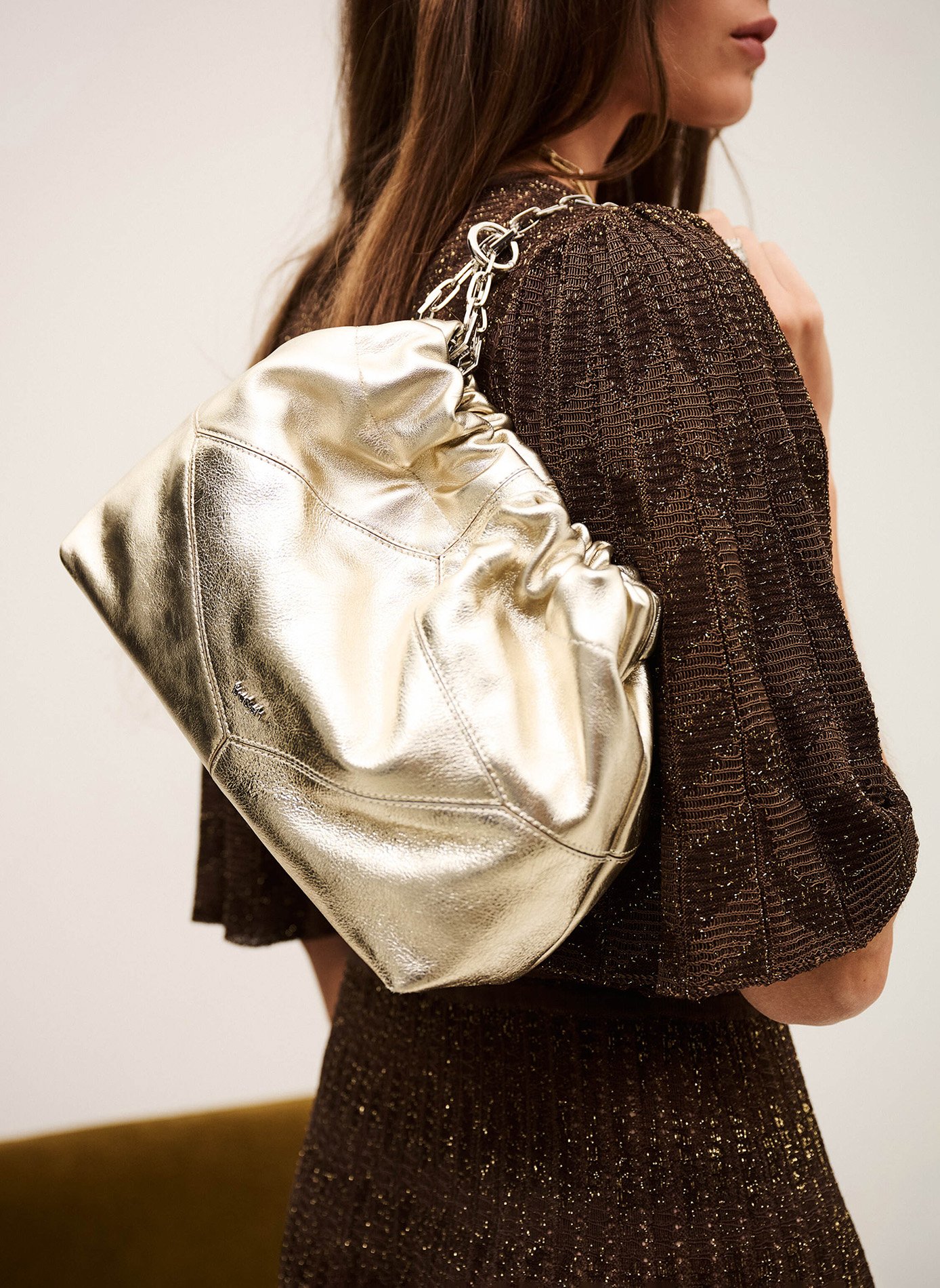Sac bandoulière en cuir métallisé mini june tote BA&SH Doré