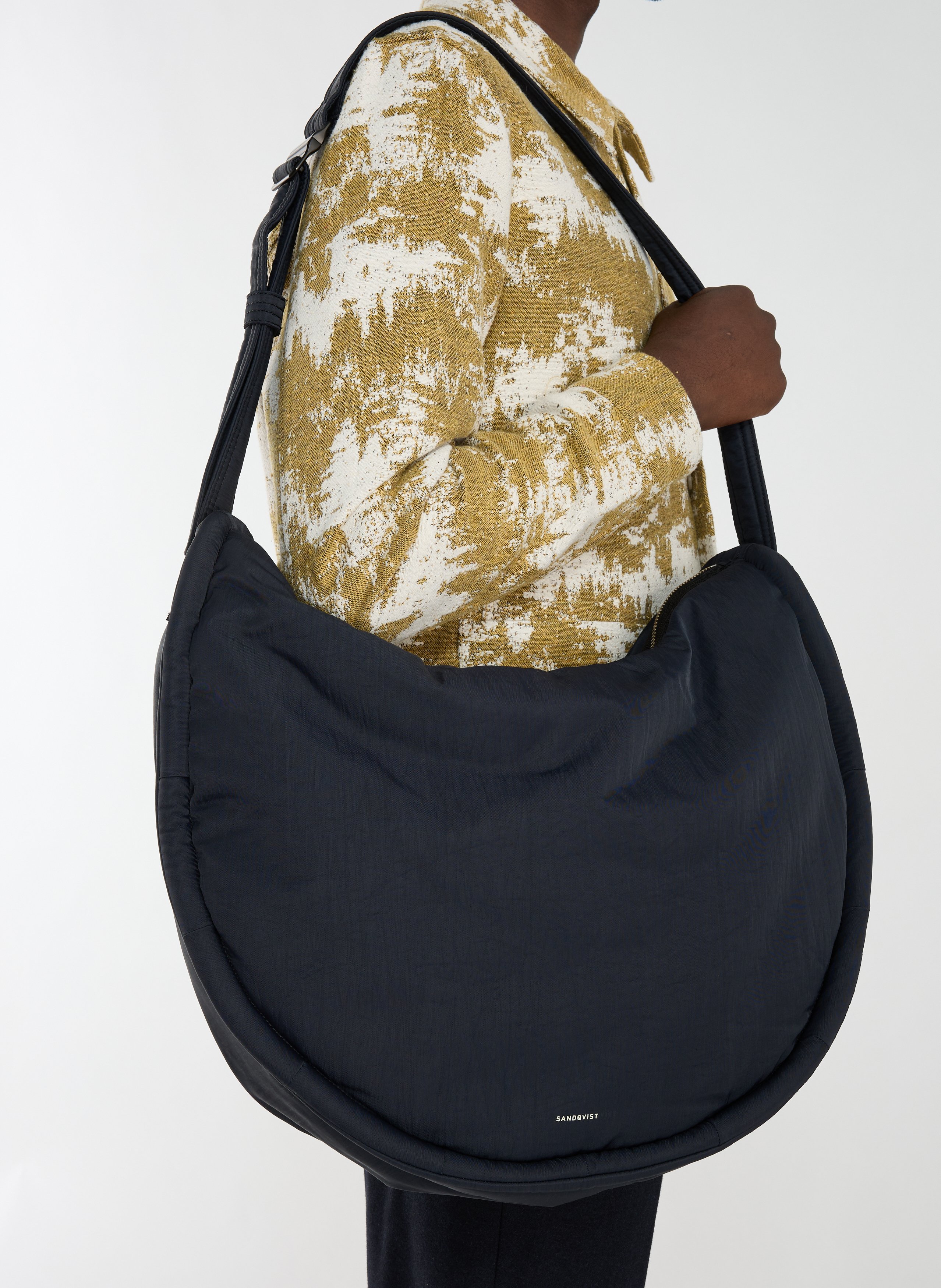 Sac à bandoulière Curve Half Moon  SANDQVIST Noir